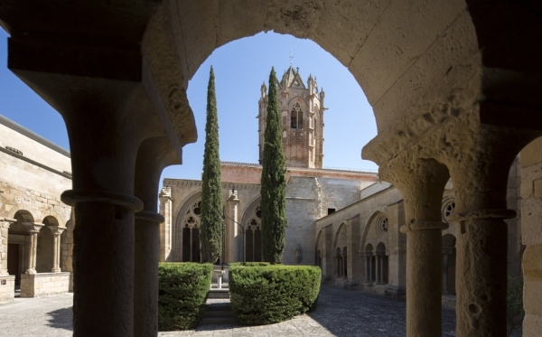 La reobertura del Reial Monestir de Santa Maria de Vallbona de les Monges permet tornar a fer turisme aquest estiu a la Ruta del Cister, amb un carnet únic de venda en línia per accedir als tres monestirs