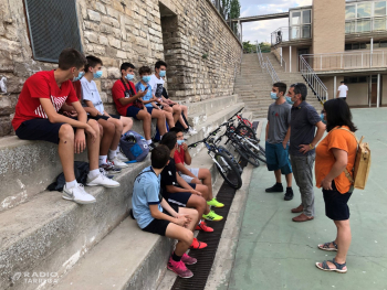 Tàrrega obre els patis de les escoles a l’estiu per promoure l’esport i generar comunitat entre els joves
