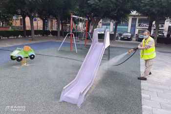 L’Ajuntament de Tàrrega intensifica els treballs de desinfecció dels parcs de jocs infantils per reforçar la prevenció contra la Covid-19
