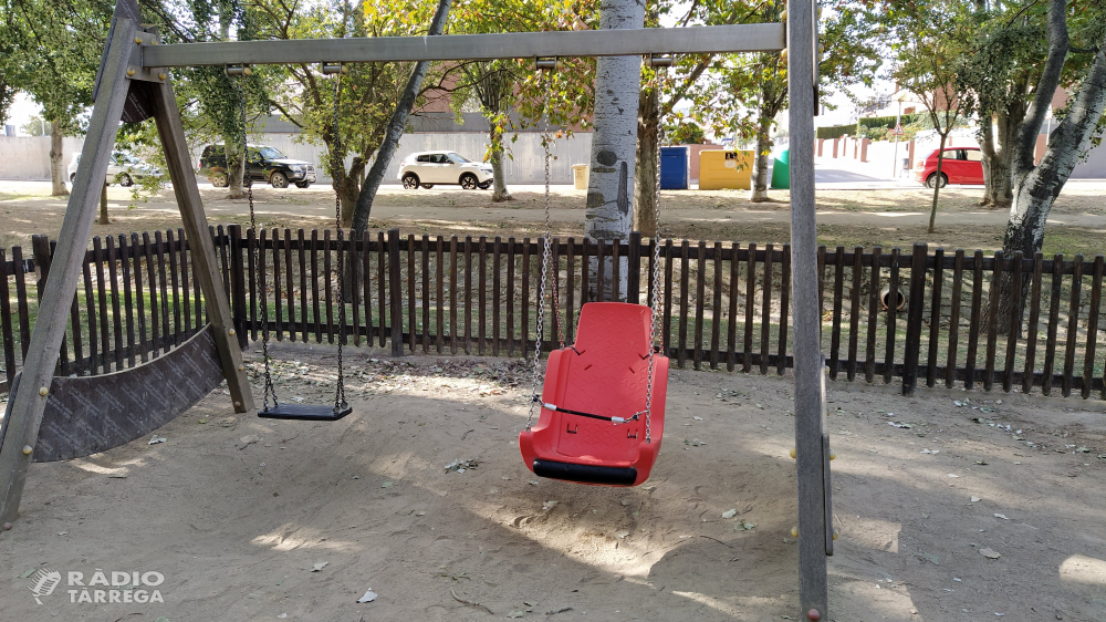 Agramunt instal·la un gronxador inclusiu al passeig Josep Brufau