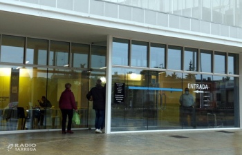 Control per limitar l'accés a la cafeteria de l'Arnau de Vilanova a personal assistencial i acompanyants de pacients