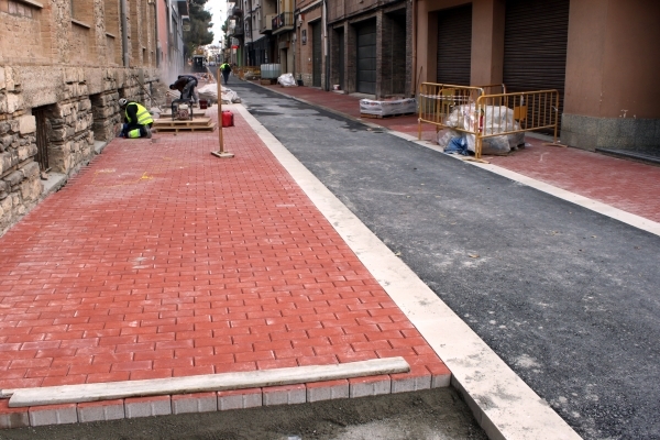 Les obres de renovació del carrer de Jacint Verdaguer de Tàrrega encaren la recta final