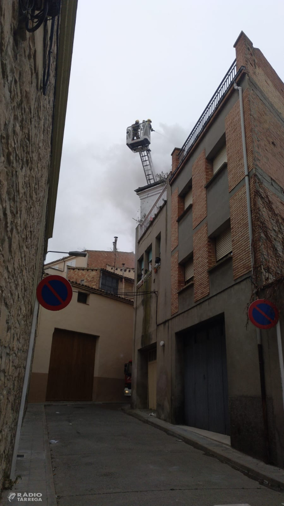 Incendi sense ferits en un pis de Tàrrega