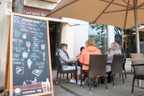 La restauració podrà obrir dilluns fins a les 21.30 sense límit d'aforament a terrasses i la cultura ho farà al 50%