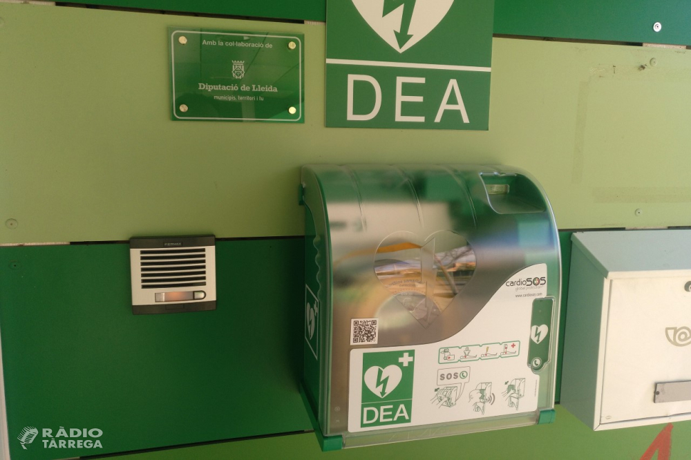 Tàrrega instal·la un nou desfibril·lador a l’Escola Maria Mercè Marçal i es reforça com a ciutat càrdioprotegida