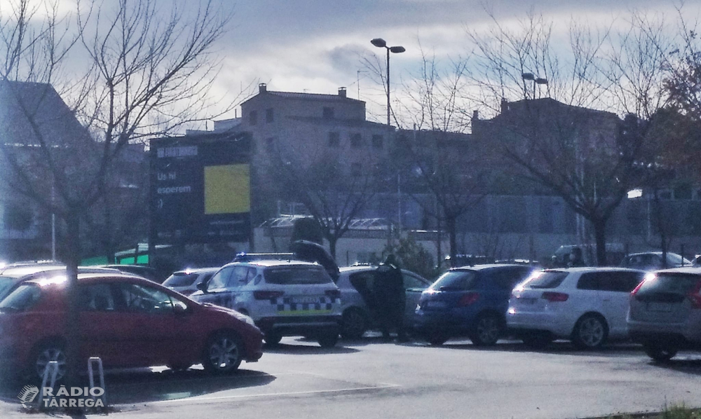 Detingut a Tàrrega un home per cometre tres furts en supermercats
