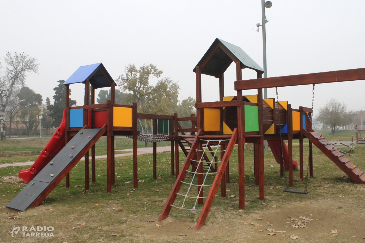L’Ajuntament de Tàrrega du a terme treballs de reparació dels parcs infantils