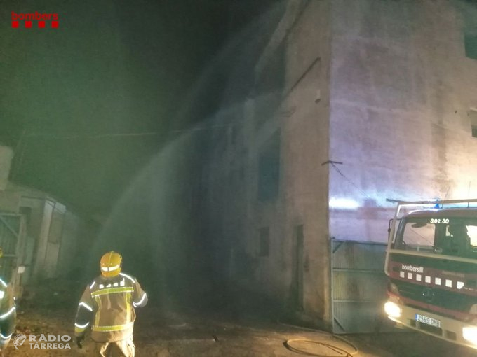 Un incendi a una granja de pollastres d’Agramunt afecta a 800 pollets