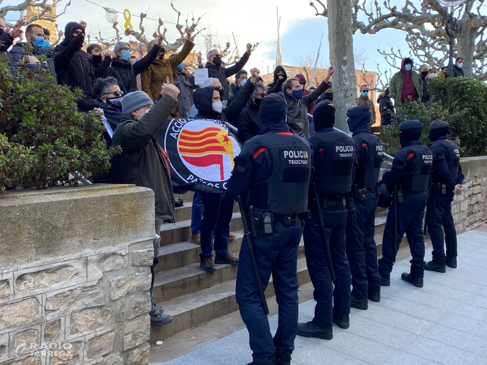 Concentració a Tàrrega contra la presència de VOX al mercat del dilluns