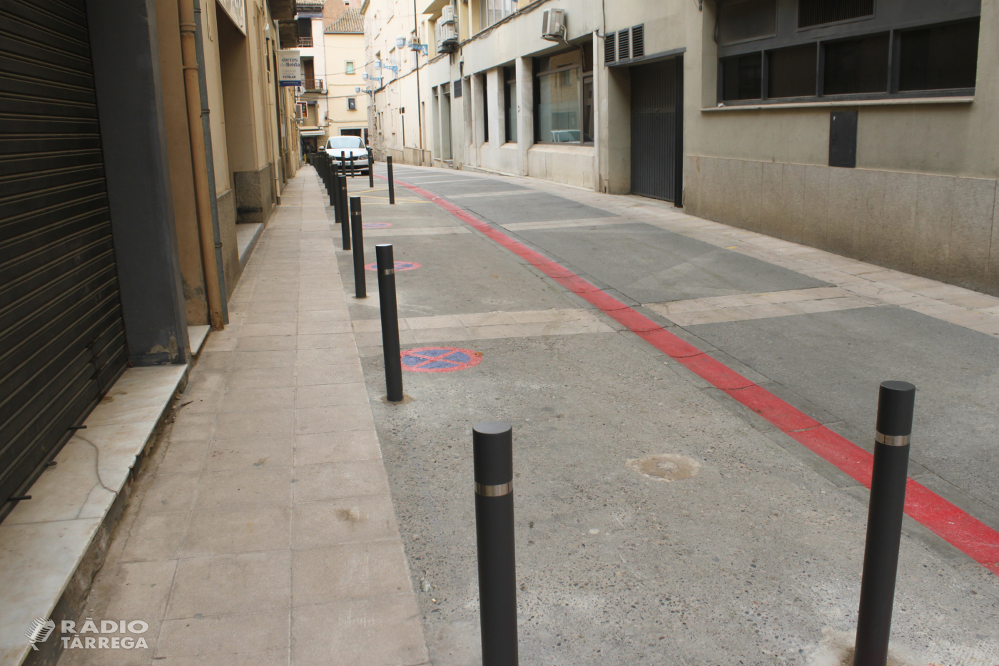 Tàrrega millora la mobilitat al carrer de Torras i Bages, on instal·la pilones per reforçar la seguretat dels vianants