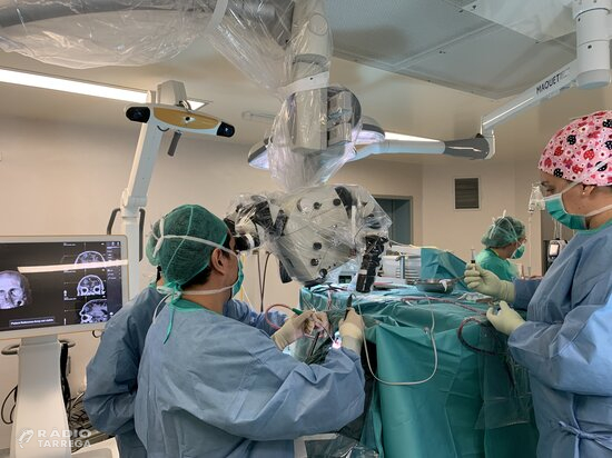 L’Hospital Arnau de Vilanova de Lleida estrena un neuronavegador i un microscopi d'última generació