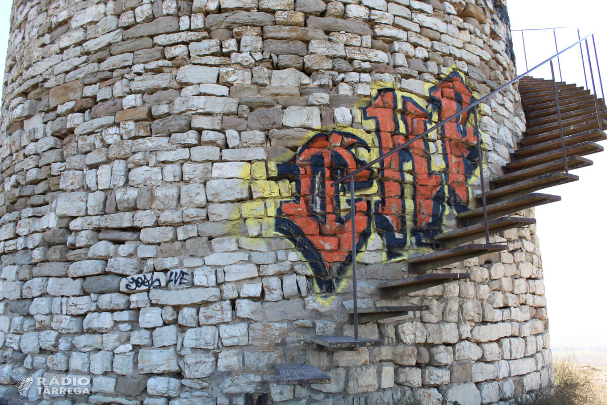 Indignació a Agramunt pels grafits pintats al Pilar d'Almenara