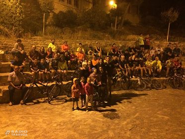 Més de 150 persones participen a la 'Pedalada Nocturna' organitzada per l'atleta targarí Raül Arenas