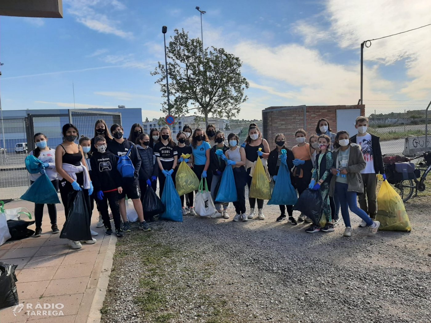 350 escolars de Tàrrega participen en la recollida de residus “Let’s Clean Up”