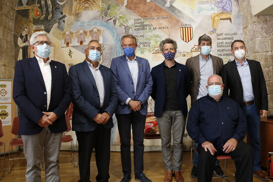Set comarques d'interior s'alien en contra de la massificació de renovables