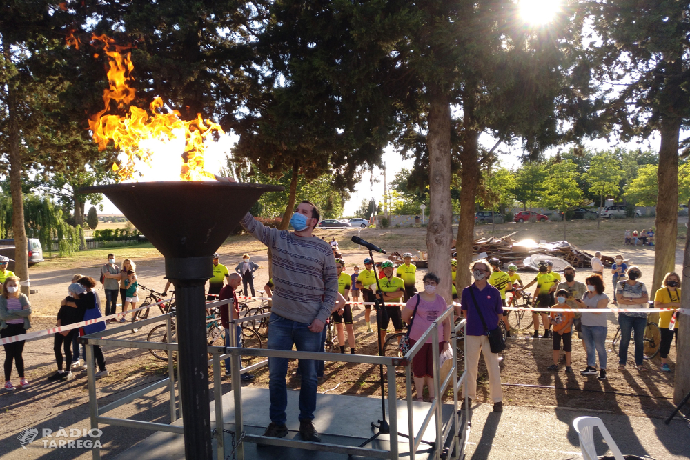 La Flama del Canigó torna a encendre la festa de Sant Joan a Tàrrega