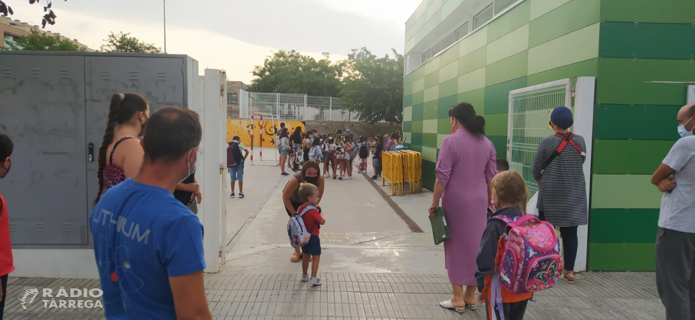 Arrenca el curs escolar amb la majoria de mesures contra la covid vigents però amb canvis en els confinaments per la vacuna