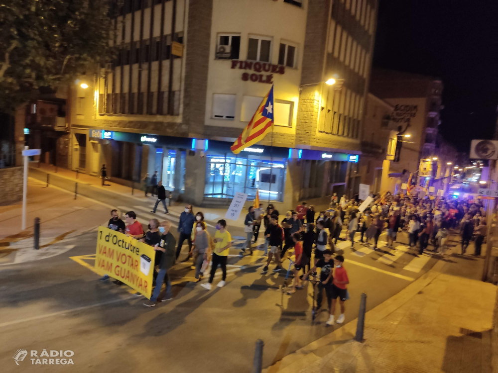 Unes 200 persones recorden el quart aniversari de l'1O amb una manifestació pels carrers de Tàrrega