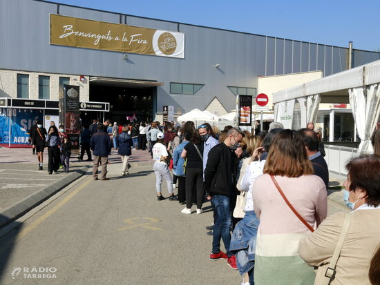 Centenars de visitants omplen la 32a Fira del Torró d'Agramunt en la seva primera edició en pandèmia