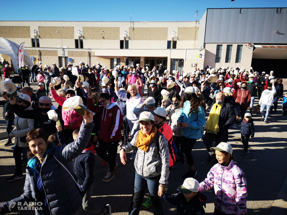 La primera edició de la festa del Posa’t la Gorra a Agramunt reuneix gairebé 300 persones en solidaritat amb els infants i adolescents amb càncer