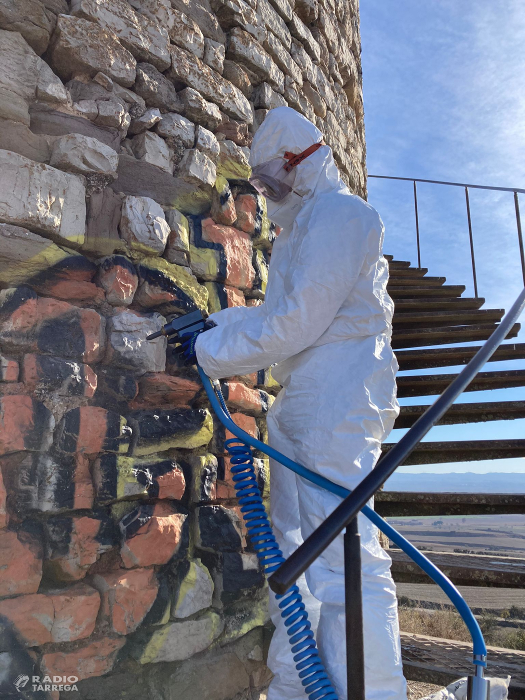 S'inicien els treballs de neteja de les pintades exteriors del Pilar d'Almenara