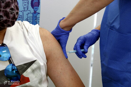La Generalitat obre les cites per a la dosi de reforç de la vacuna a les persones de 40 a 49 anys