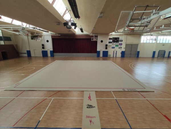 Bellpuig estrena tapís per a realitzar competicions de gimnàstica rítmica