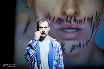 El Cicle Escena Jove TRRG ;) porta aquest divendres 8 d’abril a Tàrrega l’obra ‘Ximpanzé’, que reflexiona sobre la transsexualitat