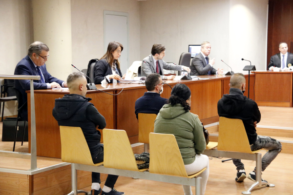 Accepten de 2 a 6 anys de presó els acusats d'estafar mig milió d'euros comprant cotxes amb identitats falses a Cervera