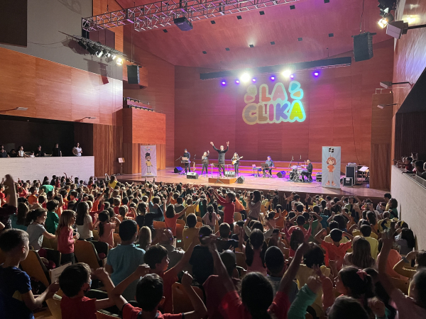 Més de 400 infants han interpretat la Cantata Escolar ‘La Clika’ de les Cases de la Música, que ha tingut lloc aquest matí a l’Auditori Enric Granados de Lleida