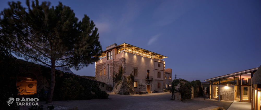 Mas de Colom convida els visitants a passar un capvespre a l'estil mediterrani entre història, agronatura i música en viu