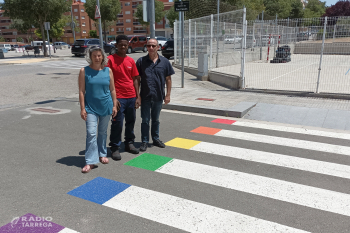 Tàrrega pinta els colors de la bandera LGBTIQ+ en passos de vianants de la ciutat