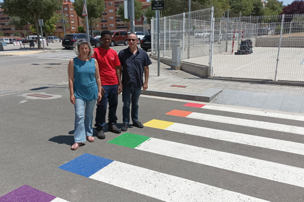 Tàrrega pinta els colors de la bandera LGBTIQ+ en passos de vianants de la ciutat
