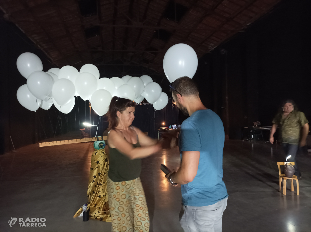 La companyia Escarlata Circus fa el primer assaig obert del seu espectacle 'la grUtesca'