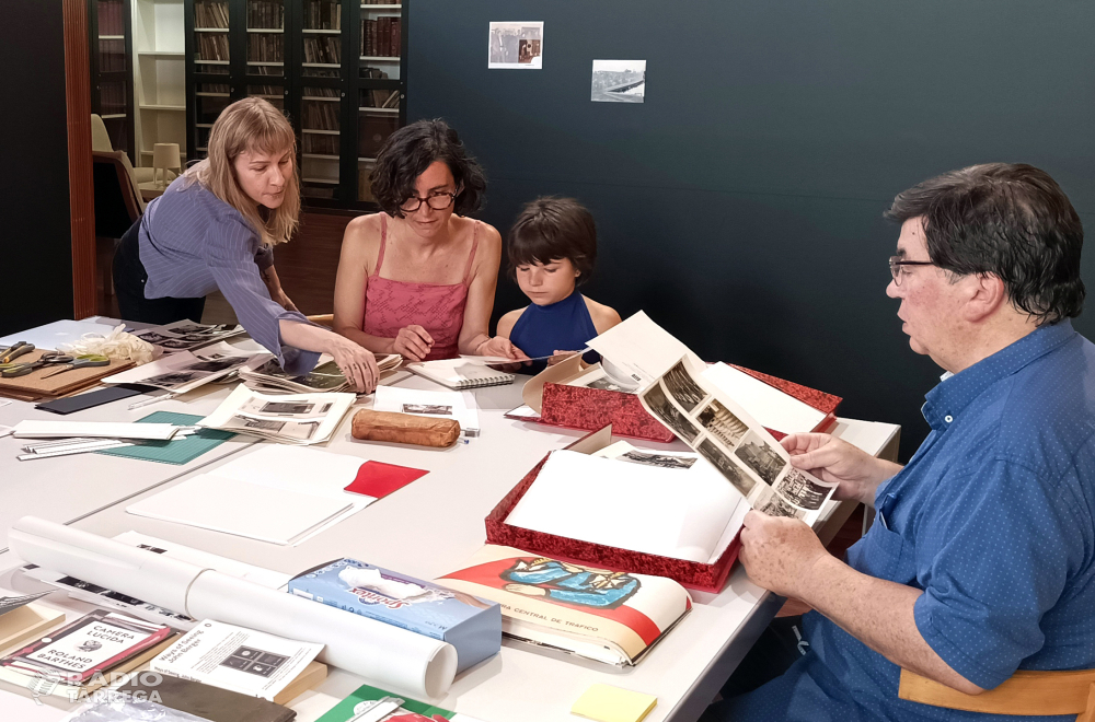 L’artista danesa Louise Franklin desenvolupa a Tàrrega un treball participatiu sobre fotografies antigues del territori