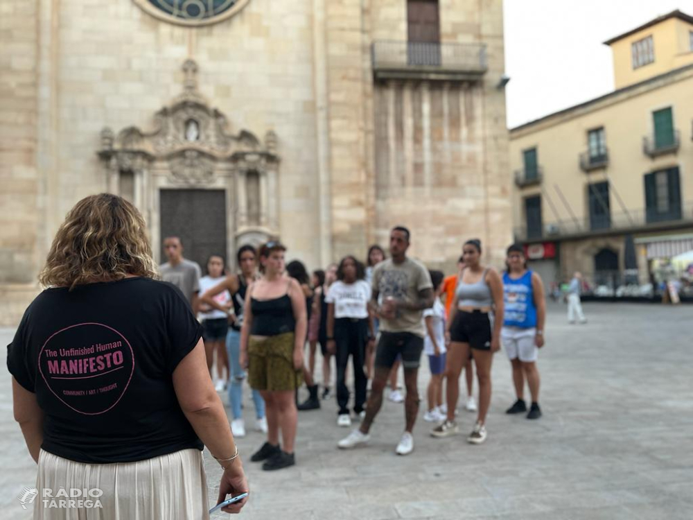 8 joves de l’Associació Alba participen en l’esdeveniment escènic “The Unfinished Human Manifest” que s’estrena avui a Fira Tàrrega