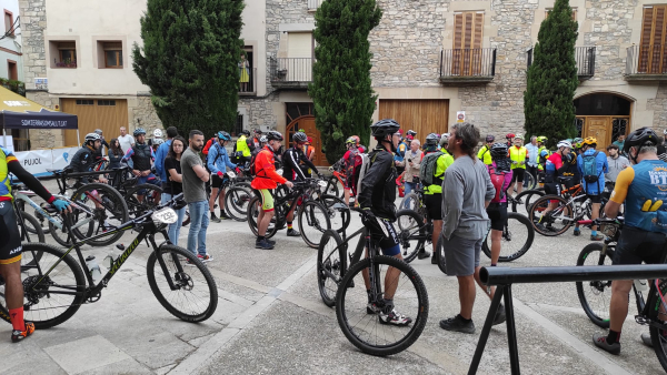 Més d'un centenar de ciclistes participen a la 2a edició de la Ignasiana BTT amb sortida des de Verdú