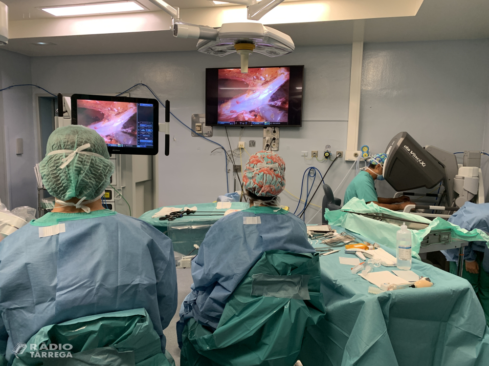 L'Hospital Arnau de Vilanova practica en dos anys 90 cirurgies robòtiques de la paret abdominal amb el robot Da Vinci