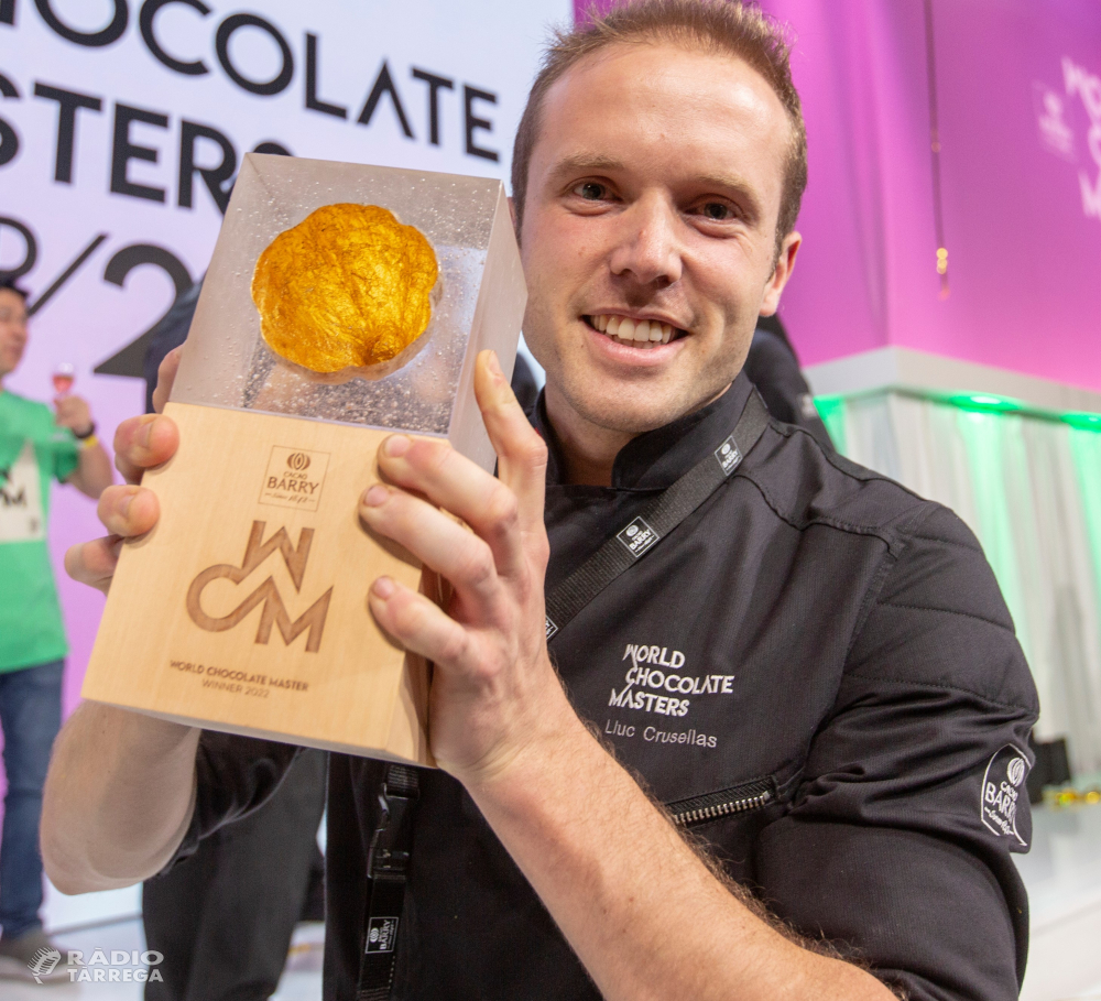 Quim i Txell, dos escultors de vidre instal·lats a Verdú, són els creadors dels guardons del World Chocolate Masters