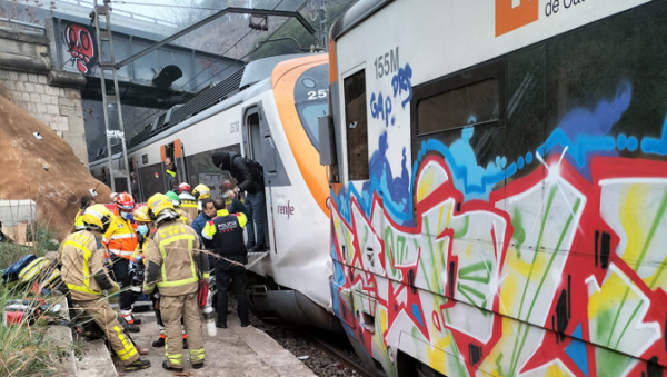 ACTUALITZACIIÓ: Restablerta la circulació de trens de la línea R12 per un accident entre dos trens entre Montcada i Reixac i Manresa