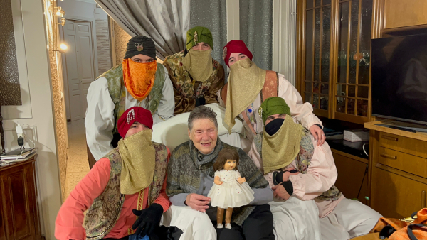 Els reis d'Orient restauren una nina de més de 80 anys i la retornen a la Rossita de Tàrrega
