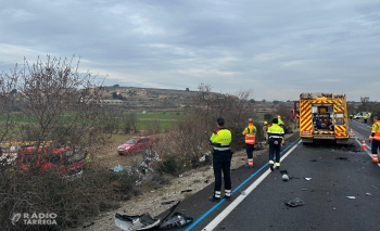 Un mort en un xoc frontal entre un cotxe i un camió a l'L-310 a Tàrrega