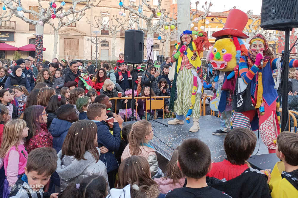 Gran èxit de la xocolatada de Carnestoltes a Tàrrega per recaptar fons contra el càncer infantil