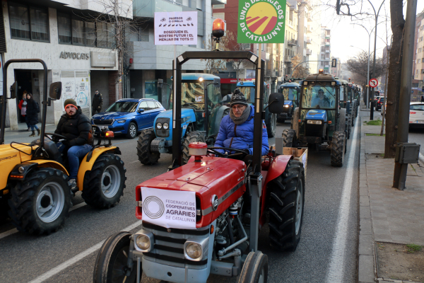 420 tractors col·lapsen el centre de Lleida en la tercera marxa lenta en menys d'un mes contra la plaga de conills