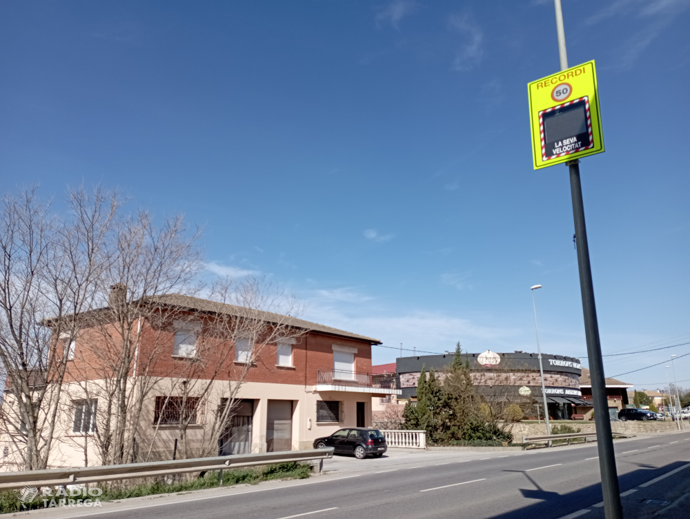 Instal·len senyals lluminosos per reduir la velocitat a l’entrada d’Agramunt