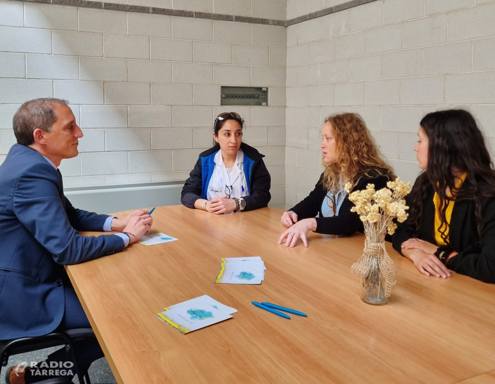 El subdelegat del Govern a Lleida, José Crespín visita la cooperativa La Sempre Viva de Bellpuig