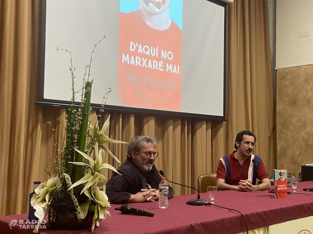 El local de la Societat Ateneu acull la presentació del llibre 'D'aquí no marxaré mai' de Guillem Albà