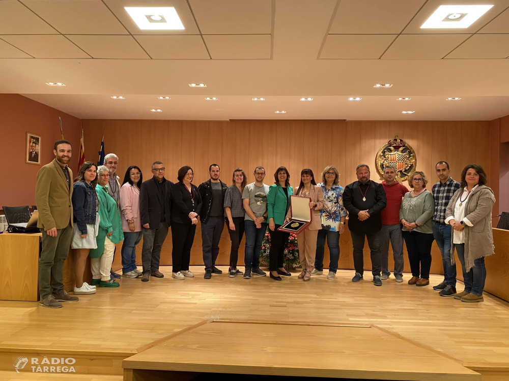 La presidenta de l'Esbart Albada, Anna Salvadó, pronuncia el pregó inaugural de la Festa Major de Tàrrega