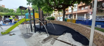 Bellpuig renova tot el parc infantil de la plaça Ramon Folch