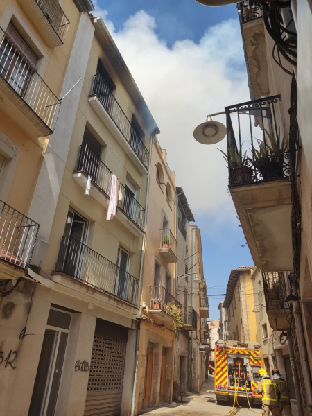 Incendi en un pis okupat del carrer Major de Tàrrega